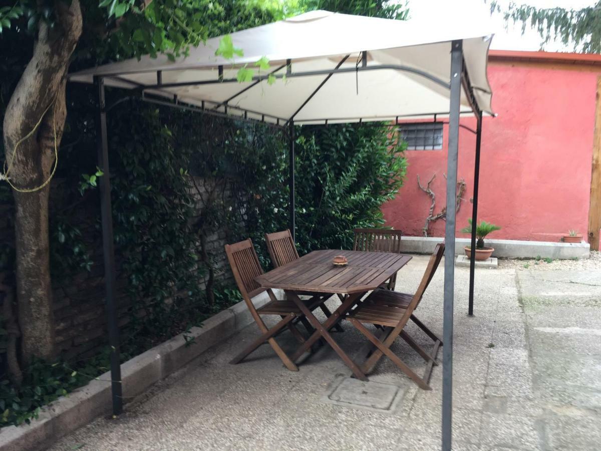 Appia Park Apartament 10 Min Dal Colosseo Lägenhet